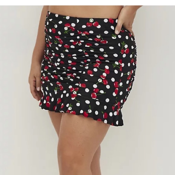 TORRID NWT RETRO CHIC BIKINI TOP & BOTTOMS - CHERRIES PRINT - Picture 7 of 9